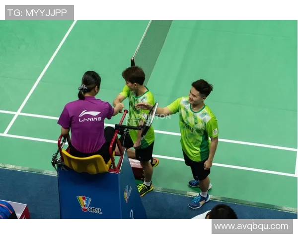 广州羽毛球队与西安羽毛球队赛后复盘团队协作的成功与不足分析